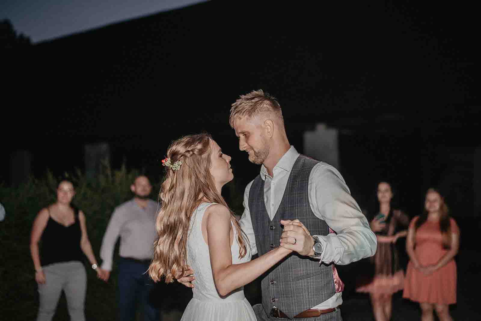 svatba-dvur-olsiny-tanec